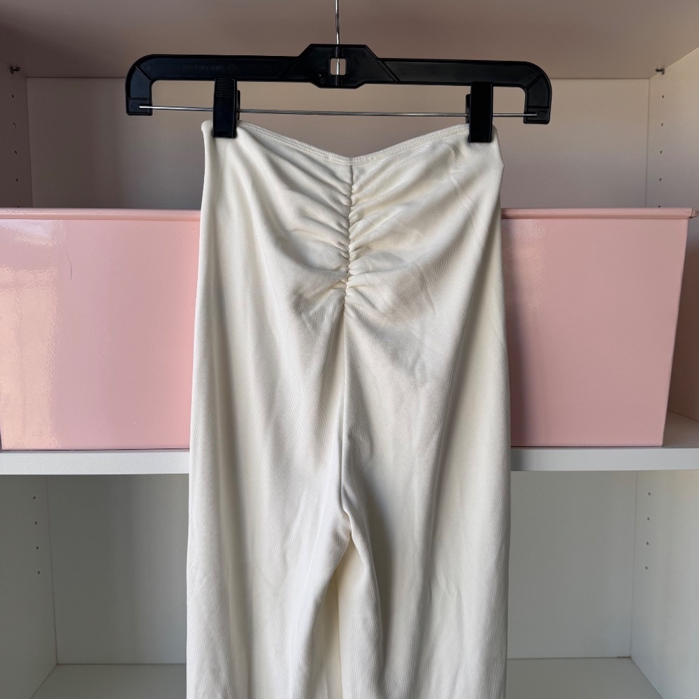 TIGER MIST Ruched Waves Pant in White - Picture 6 of 7